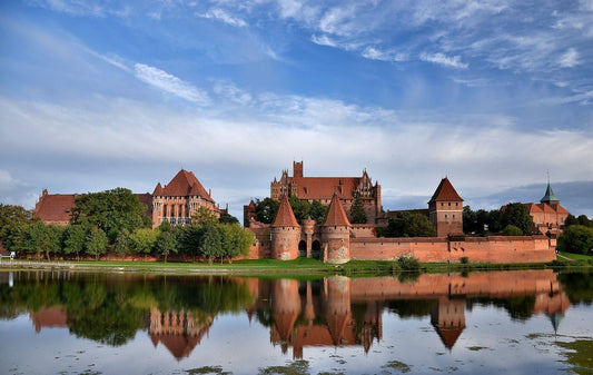 Quiz de la semaine : Quel est le plus grand château médiéval d’Europe en superficie ? 🏰 - L'atelier du détectoriste